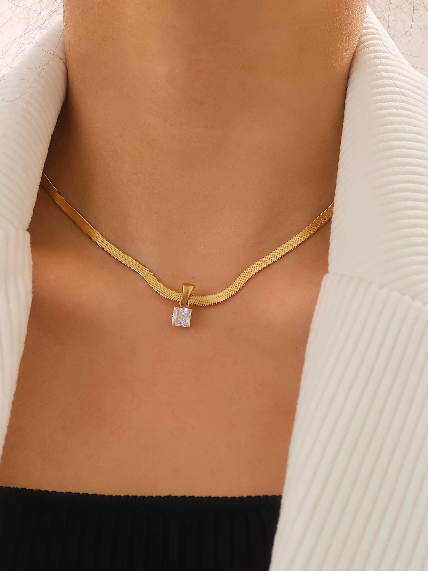 Blanc 18K Gold Non-Tarnish CZ Snake Chain Necklace: Yellow Gold / Round Pendant