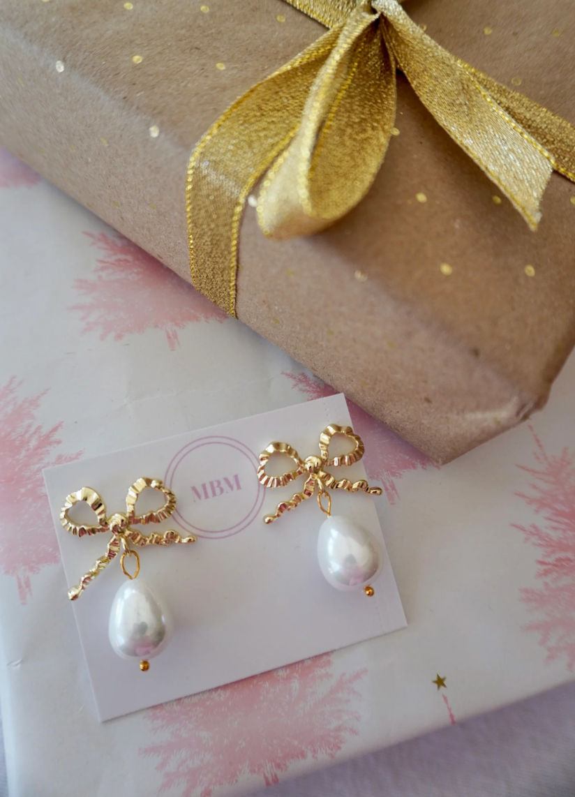 Betsy Bow Pearl Drop