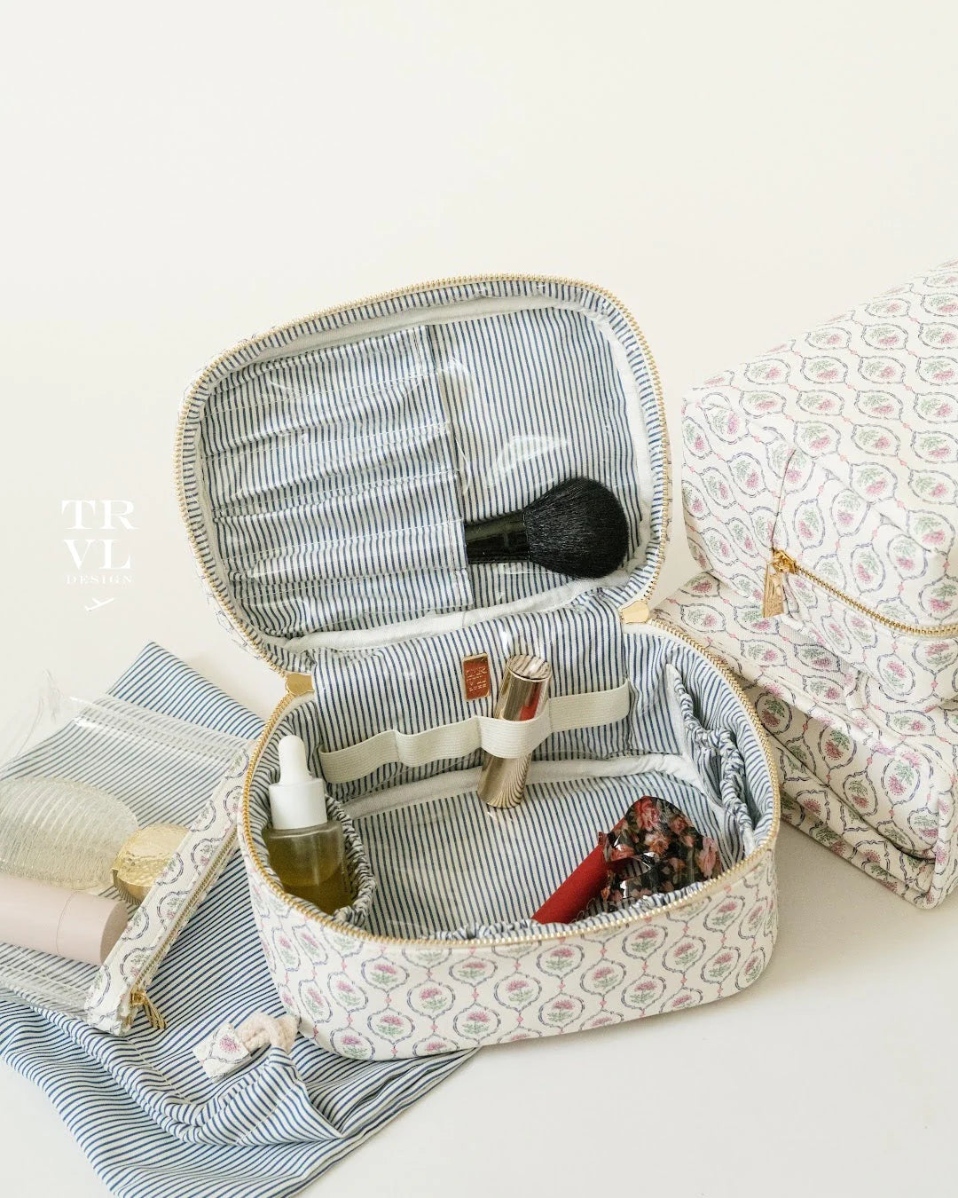 Trvl- Luxe Cosmetic Case ANTIBES with Navy Pinstripe Liner